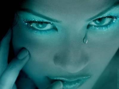 une femme pleure