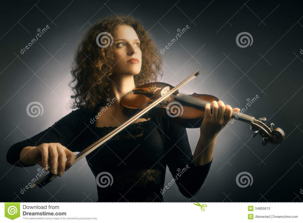 femme joue violon